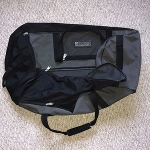 Rolling duffle bag
